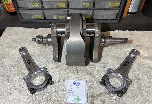 850 Commando con rod installation