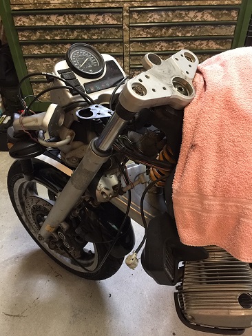 key stuck in the lock BMW R1100R BMW R1100R key switch removal