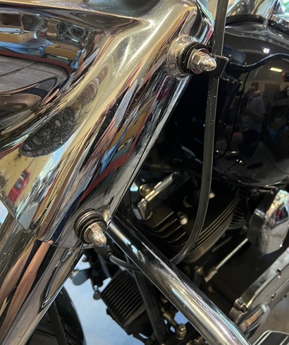 docking hardware for detachable windshield Road King