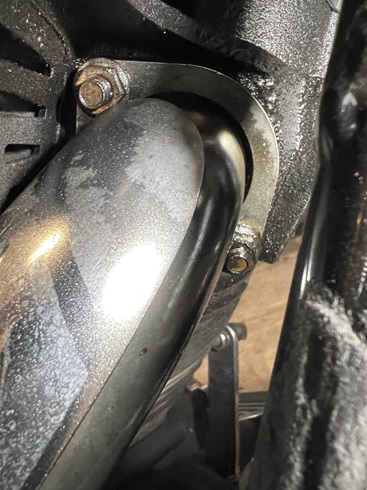 2005 Road King remove exhaust pipe mounting nuts remove exhaust 2005 Harley Big Twin