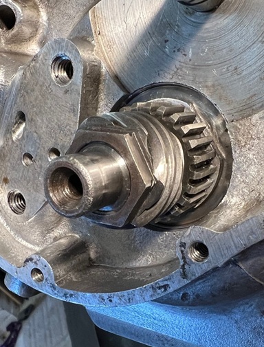 Norton Commando left hand thread worm gear