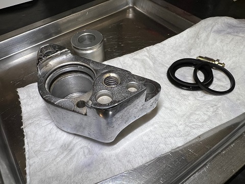 rebuild Harley dual calipers 77