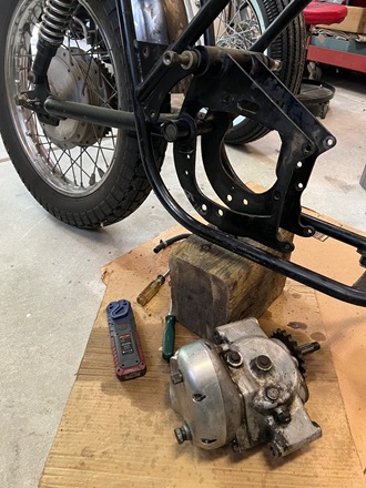 remove gearbox without removing cradle Norton Commando gearbox removal