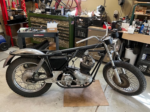 850 Commando overhaul motorcycle gas tank removal
