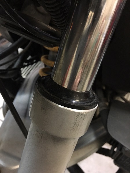 BMW R1100R replace leaking fork seals