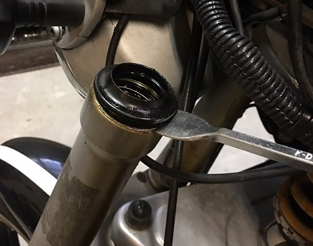 BMW R1100R replace leaking fork seals