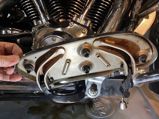 Road King floorboard removal 2005 Harley footboard removal