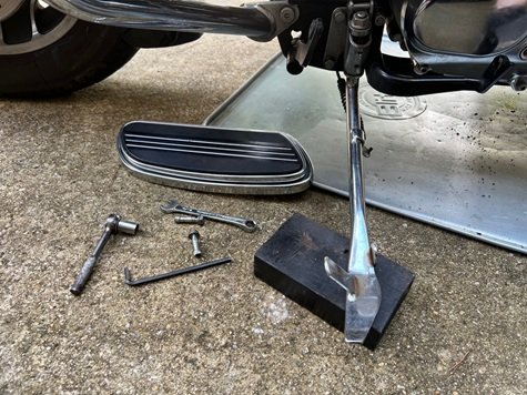 Harley Road King floorboard removal