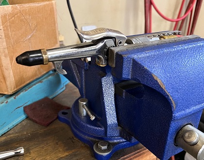 air blow gun mounted in vise