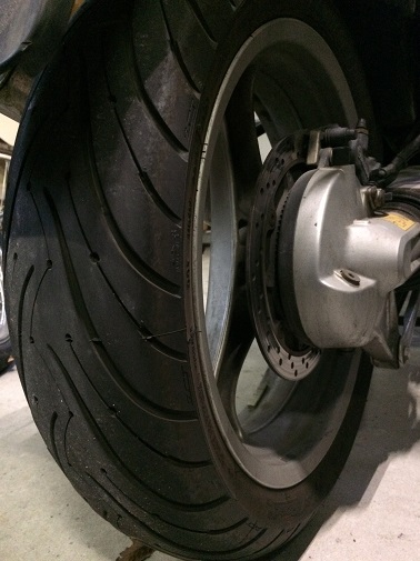 BMW R1100R replace rear tire BMW Oilhead rear suspension