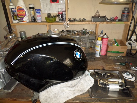 replace fuel filter BMW oilhead BMW R1100R replace fuel filter