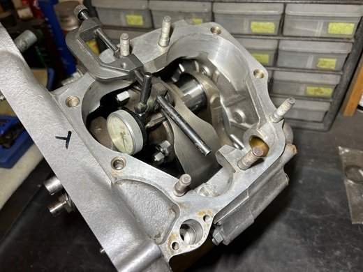 checking crankcase end play with DTI