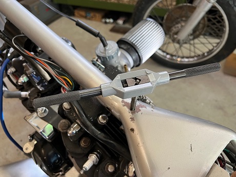 install gas tank on hardtail frame drill and tap motorcycle frame