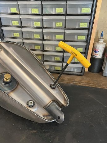 install custom gas tank on hardtail frame