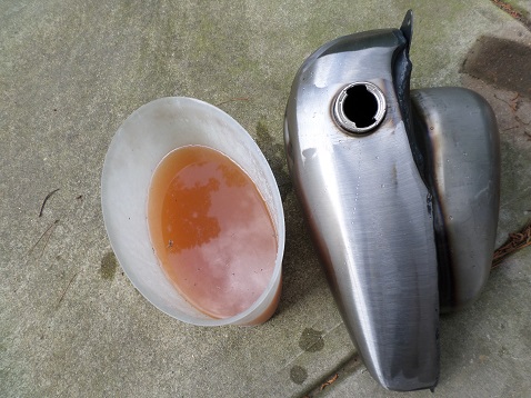 Harley-Davidson gas tank install