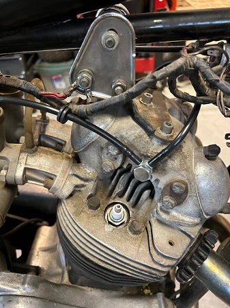 Norton Commando cylinder head removal