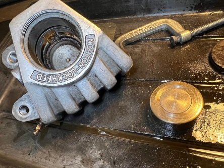 Norton Commando remove rear piston in caliper