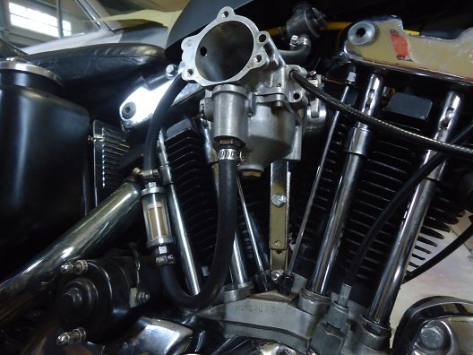 SS Super B carburetor with bracket installed SS Super B carburetor bracket