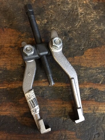 two jaw gear puller modified to remove sprocket shaft bearing Harley sprocket shaft bearing removal