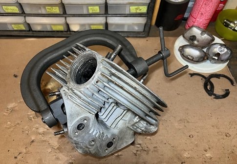 valve spring compressor tool for motorcycle engine